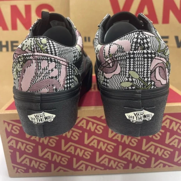 Vans Women's Old Skool Stackform Platform Sneakers
Tapestry Floral B
VN0009PZBM8 - Picture 13 of 16